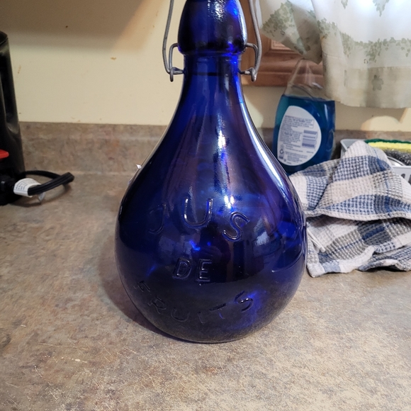 Wine Decanter - Picture 2 of 2